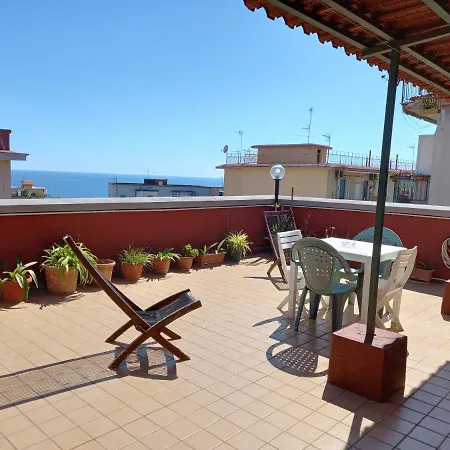 Casa Di Sergio Giulia - Terrazzo Miramare Apartment *